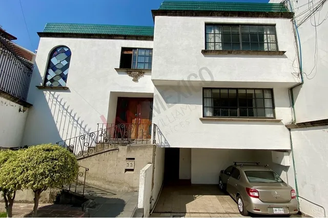a view of entryway with a front door