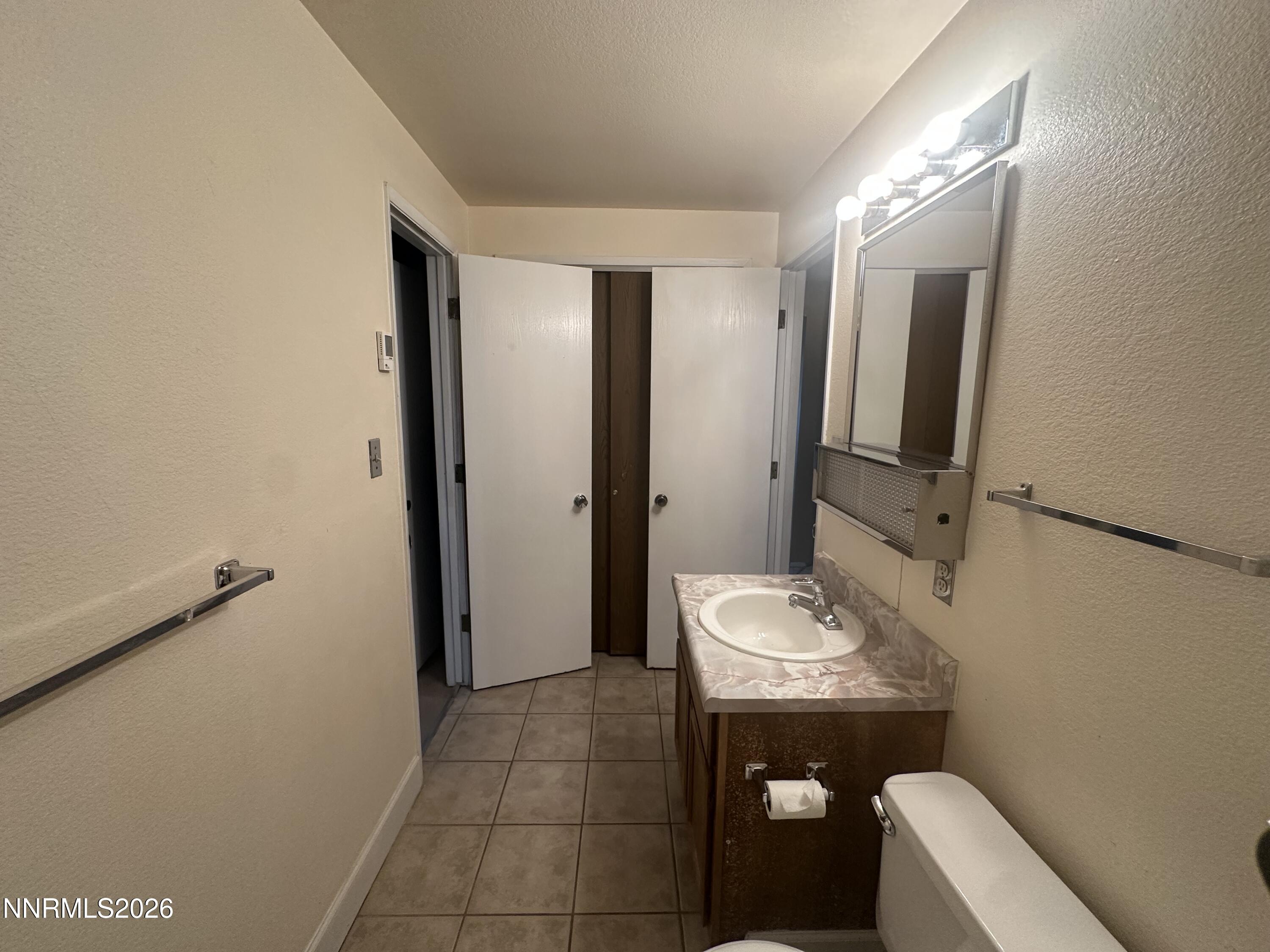 1500 Ellendale Court Reno, NV 89503 - Photo 18 of 25 Guest Bath