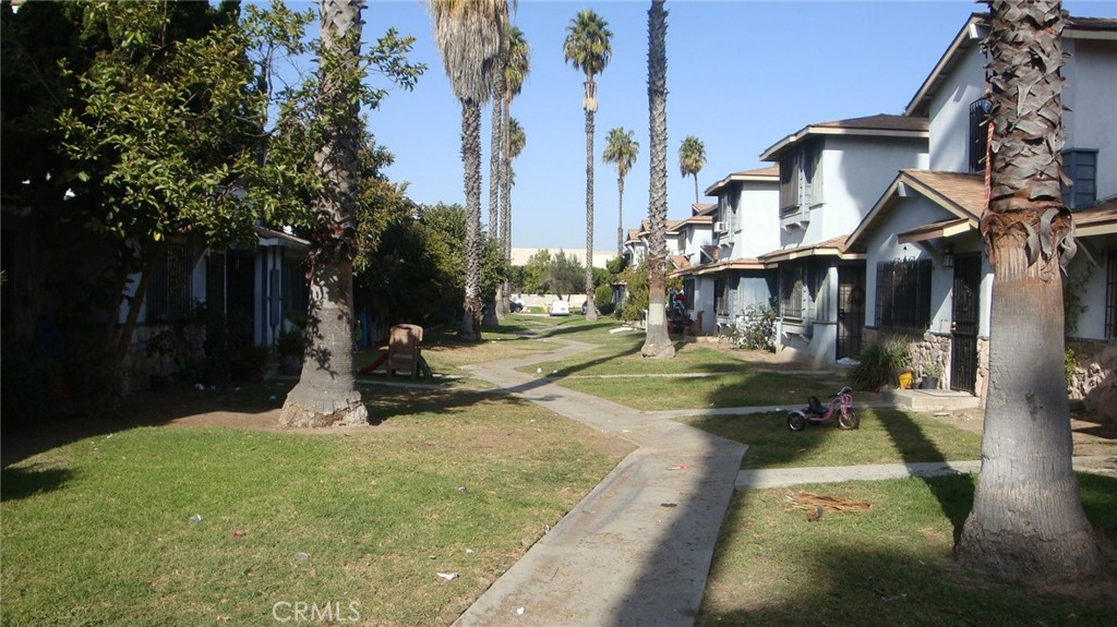 31 Paradise Carson, CA 90745 - Photo 5 of 29