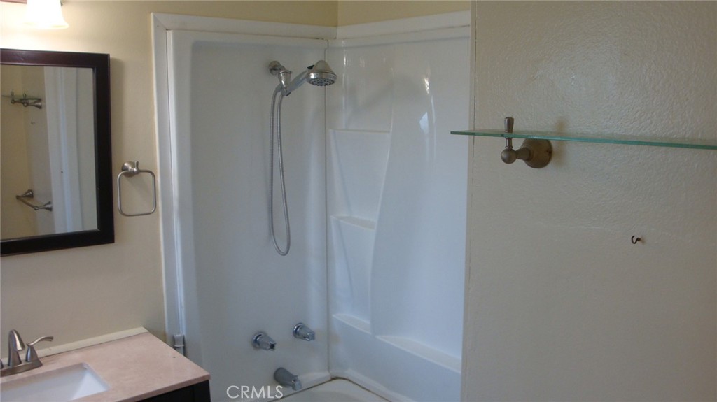 31 Paradise Carson, CA 90745 - Photo 10 of 29