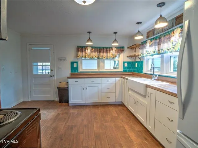 $529,900 | 680 Mayberry Road, Jonesborough, TN 37659