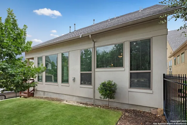 a view of house with a yard