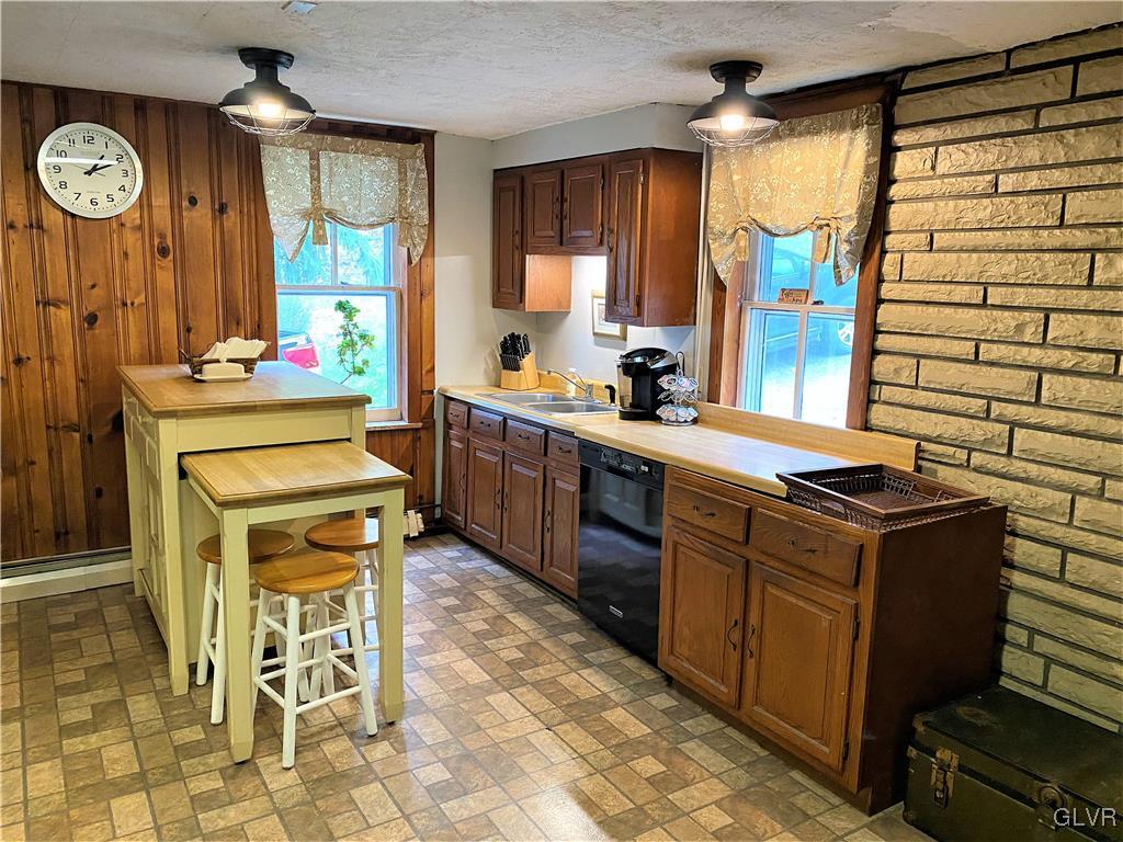 2102 Nemeth Drive Bethlehem, PA 18015 - Photo 17 of 33 a kitchen with a stove a sink and a refrigerator