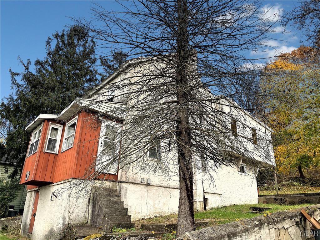 2102 Nemeth Drive Bethlehem, PA 18015 - Photo 3 of 33 a backyard of a house with lots of green space