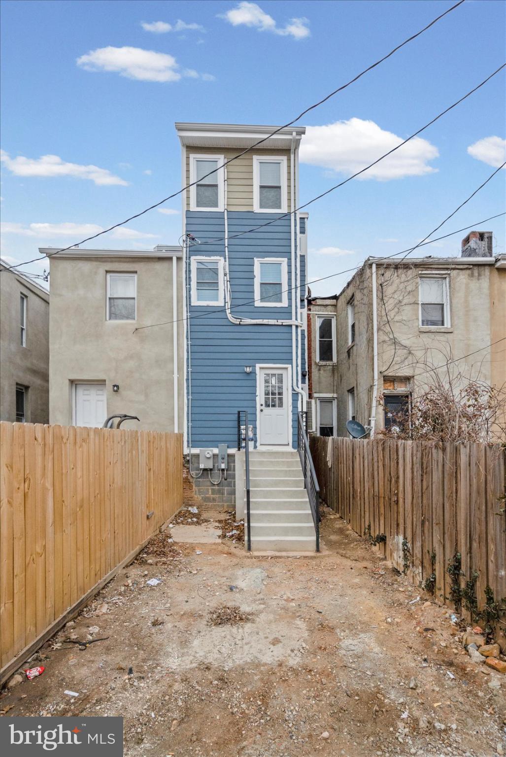 407 Pitman Place Baltimore, MD 21202 - Photo 33 of 42 a view of a house with wooden fence