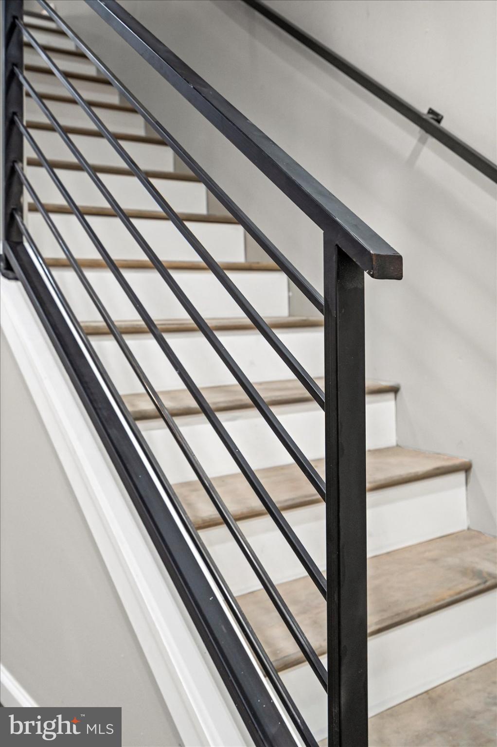 407 Pitman Place Baltimore, MD 21202 - Photo 4 of 42 a view of the windows