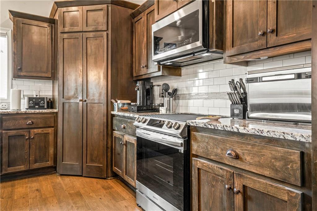 1829 Northeast Riley Drive Lee's Summit, MO 64086 - Photo 5 of 37