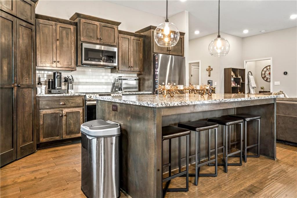 1829 Northeast Riley Drive Lee's Summit, MO 64086 - Photo 8 of 37