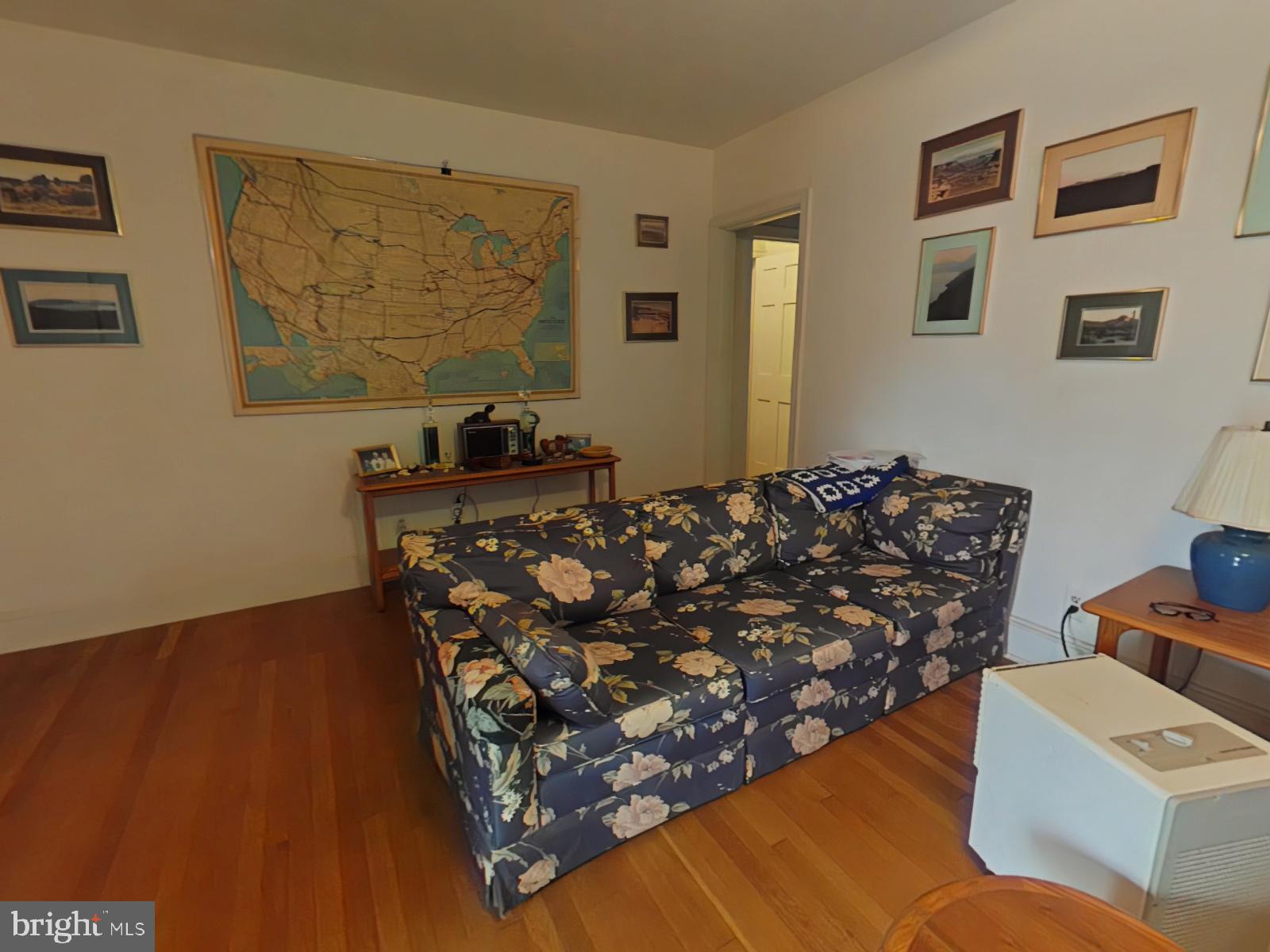 13 Midhurst Road Silver Spring, MD 20910 - Photo 4 of 23 Gallery Image 4