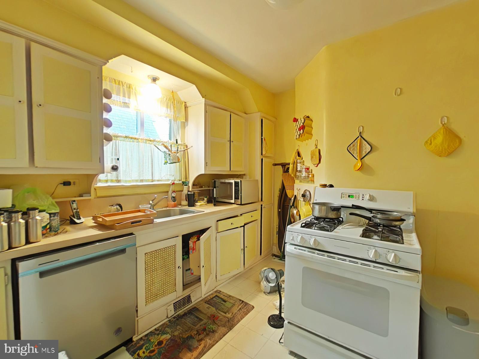 13 Midhurst Road Silver Spring, MD 20910 - Photo 7 of 23 Gallery Image 7