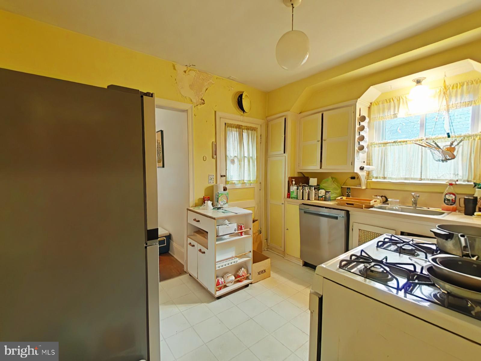 13 Midhurst Road Silver Spring, MD 20910 - Photo 9 of 23 Gallery Image 9