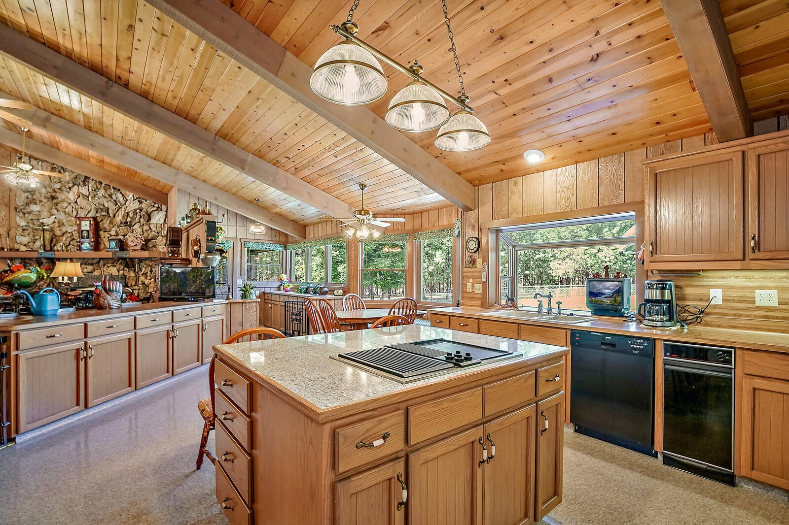 12300 Blackwell Road Central Point, OR 97502 - Photo 8 of 76 kitchenisland