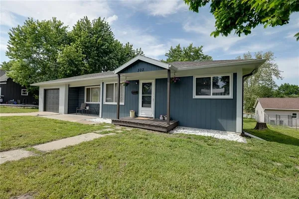 $220,000 | 502 West Broadway Street, Higginsville, MO 64037
