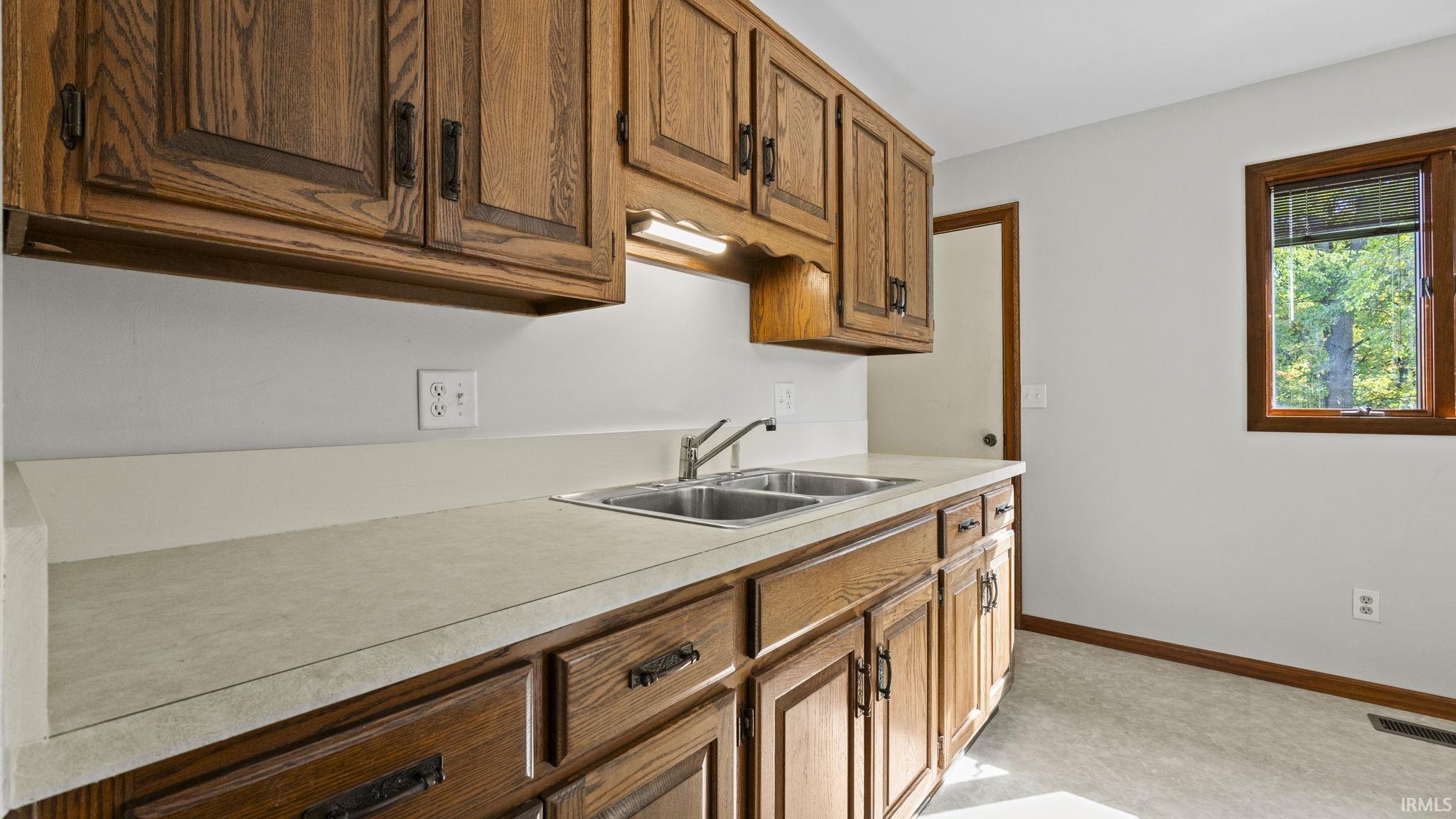815 East Anderson Road Churubusco, IN 46723 - Photo 9 of 30 Gallery Image 9