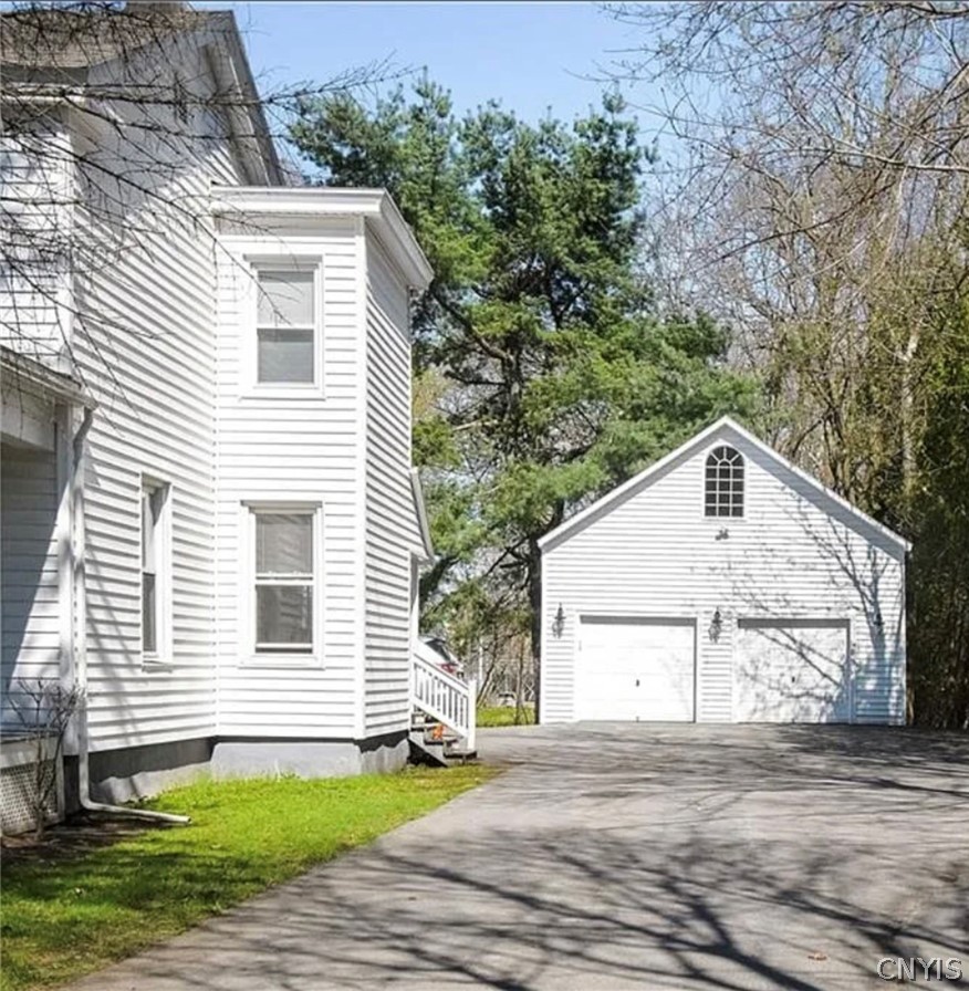 55 Oxford Road New Hartford, NY 13413 - Photo 3 of 15