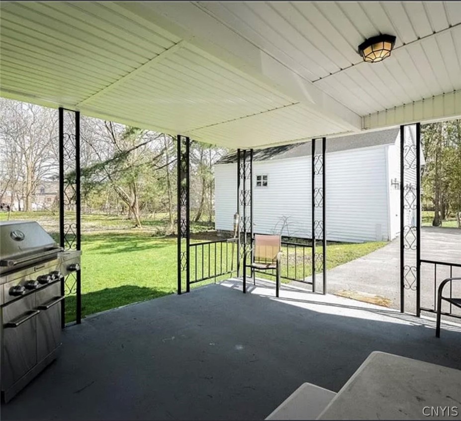 55 Oxford Road New Hartford, NY 13413 - Photo 5 of 15