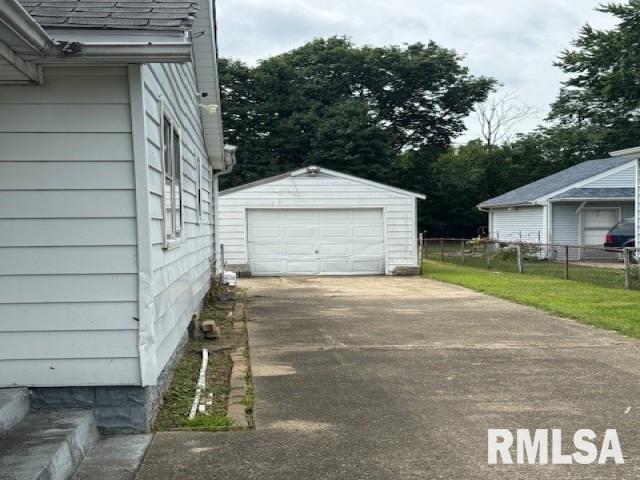 2112 East Keys Avenue Springfield, IL 62702 - Photo 2 of 12