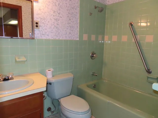 $1,450 | 57 Prescott Avenue, Laconia, NH 03246