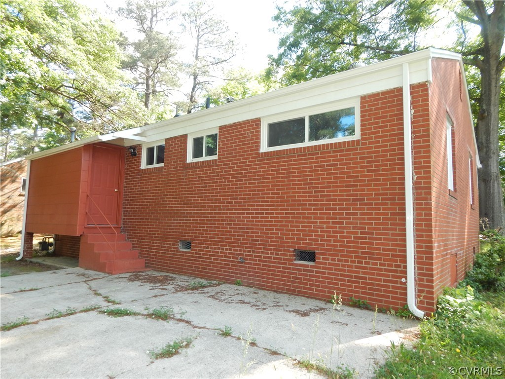 2111 Fort Rice Street Petersburg, VA 23805 - Photo 4 of 21 Gallery Image 4