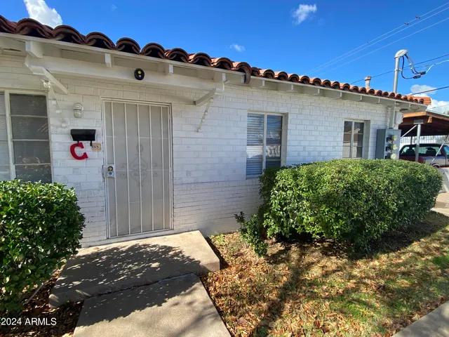 a view of a house with a backyard