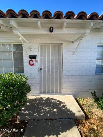 a view of entryway with shower