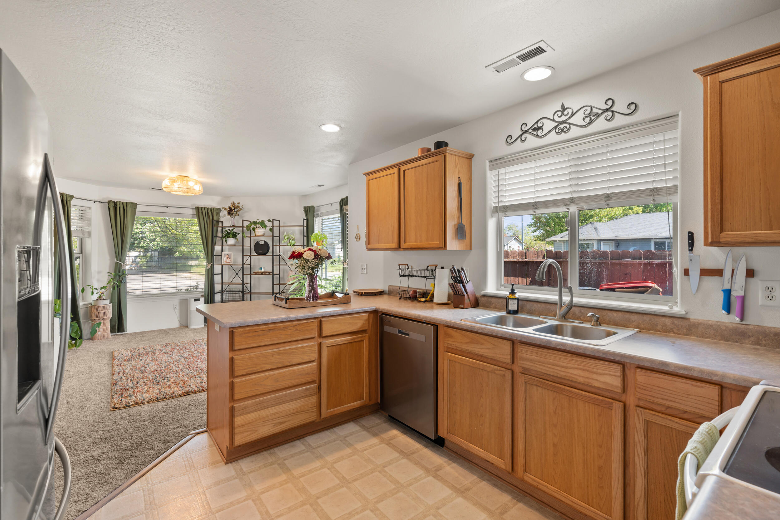 3015 Merriman Road, Unit 12 Medford, OR 97501 - Photo 10 of 28 12_3015 merriman road - 12