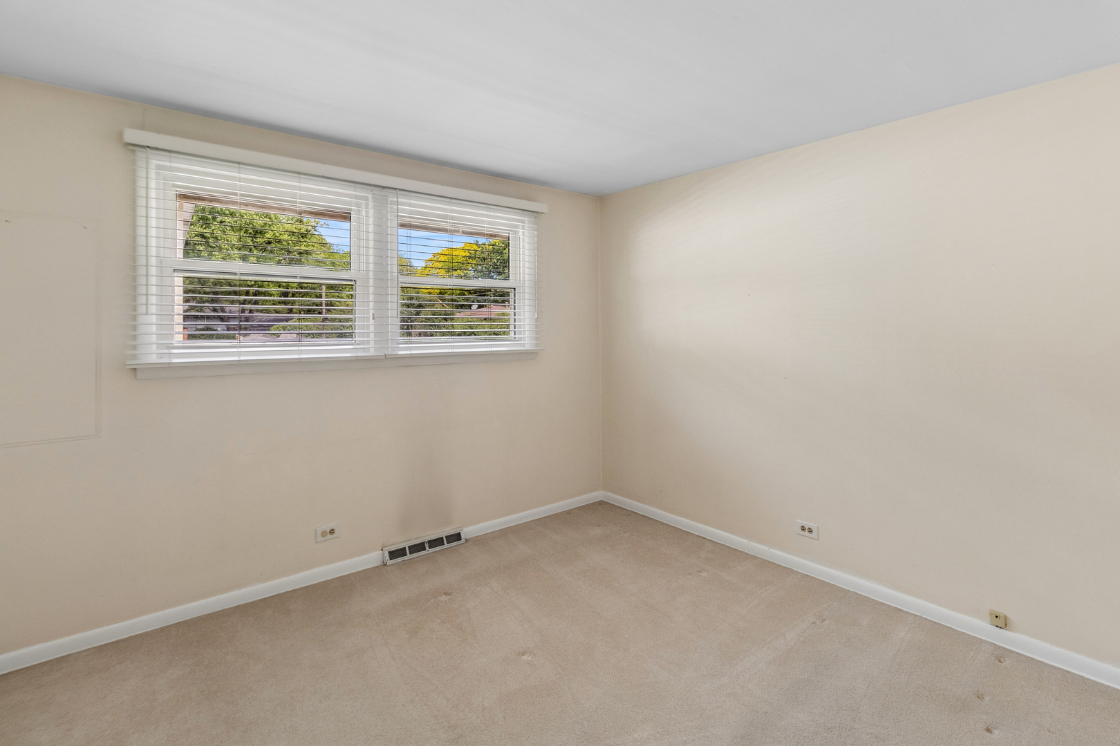 2012 Cayuga Lane Mount Prospect, IL 60056 - Photo 9 of 24