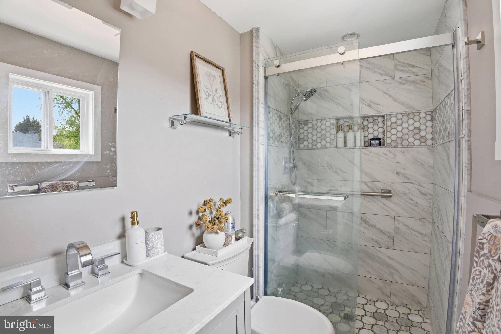 291 Waycross Way Arnold, MD 21012 - Photo 23 of 34 Modern bathroom with elegant finishes.