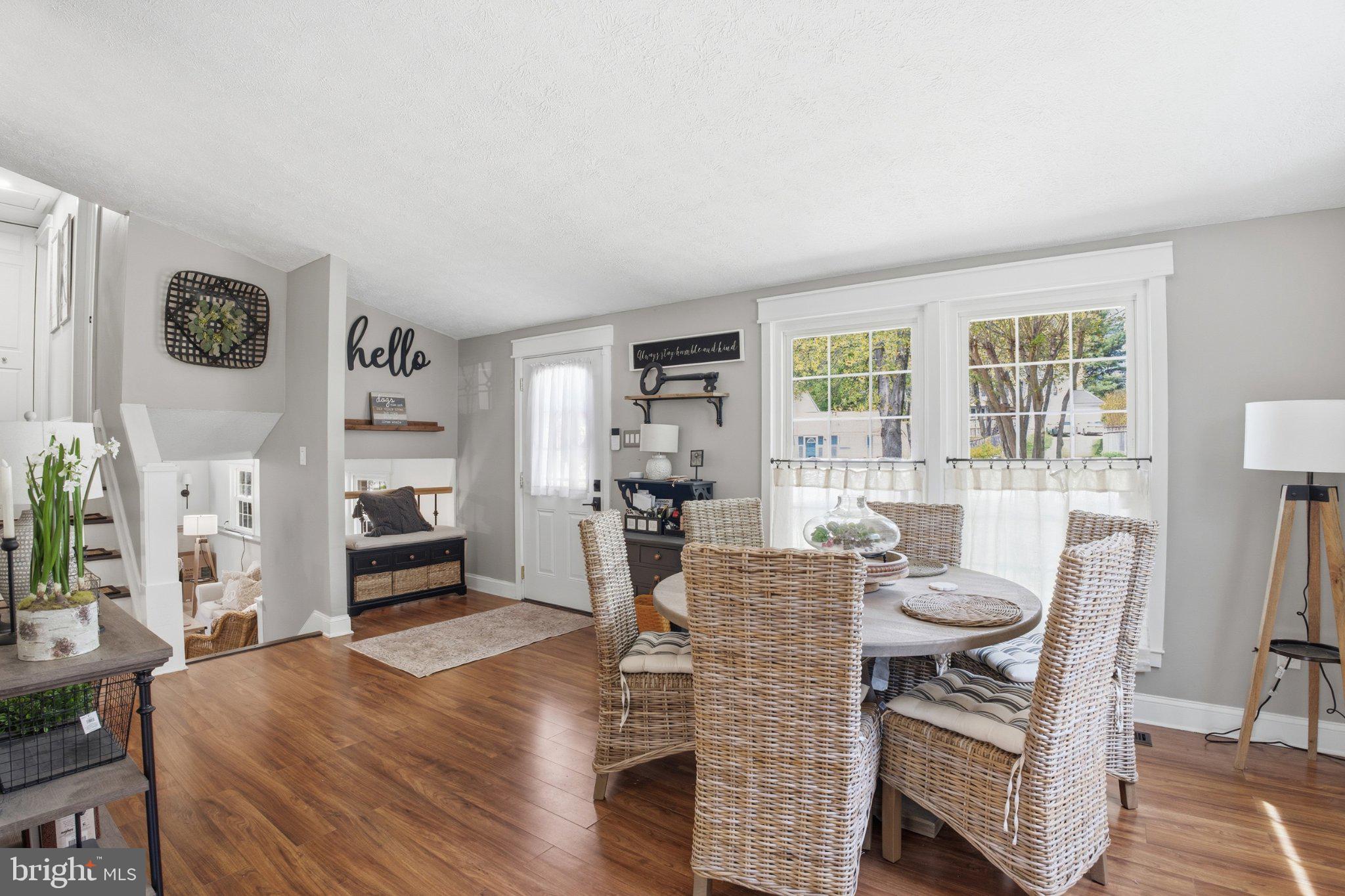 291 Waycross Way Arnold, MD 21012 - Photo 5 of 34 Bright and inviting dining space.