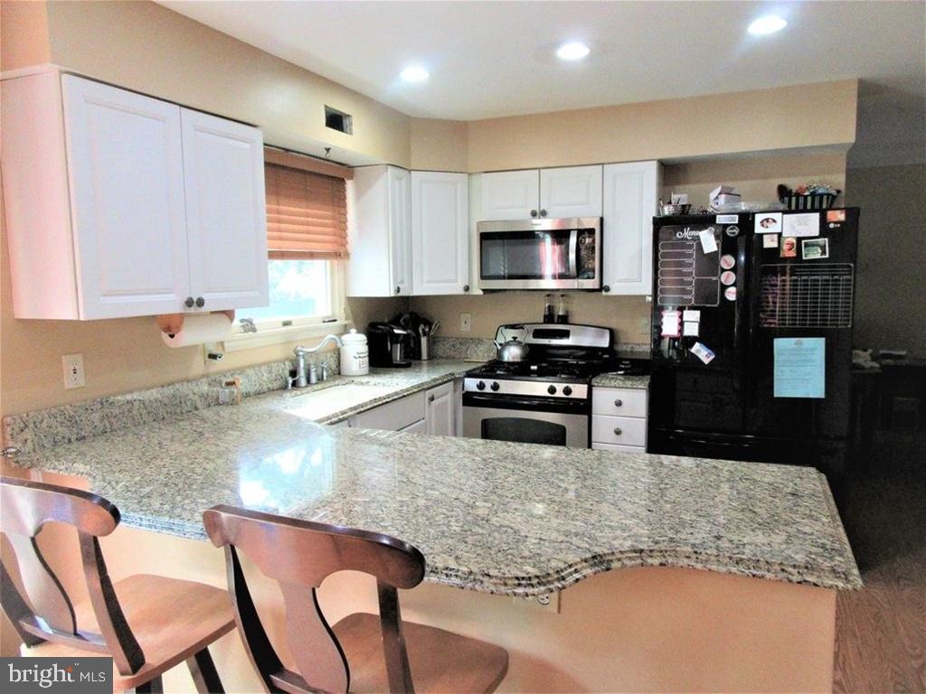 216 Schooner Road Manahawkin, NJ 08050 - Photo 2 of 14 Kitchen