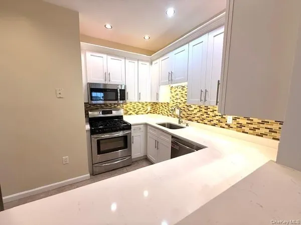 $2,850 | 127 Pipetown Hill Road, Nanuet, NY 10954