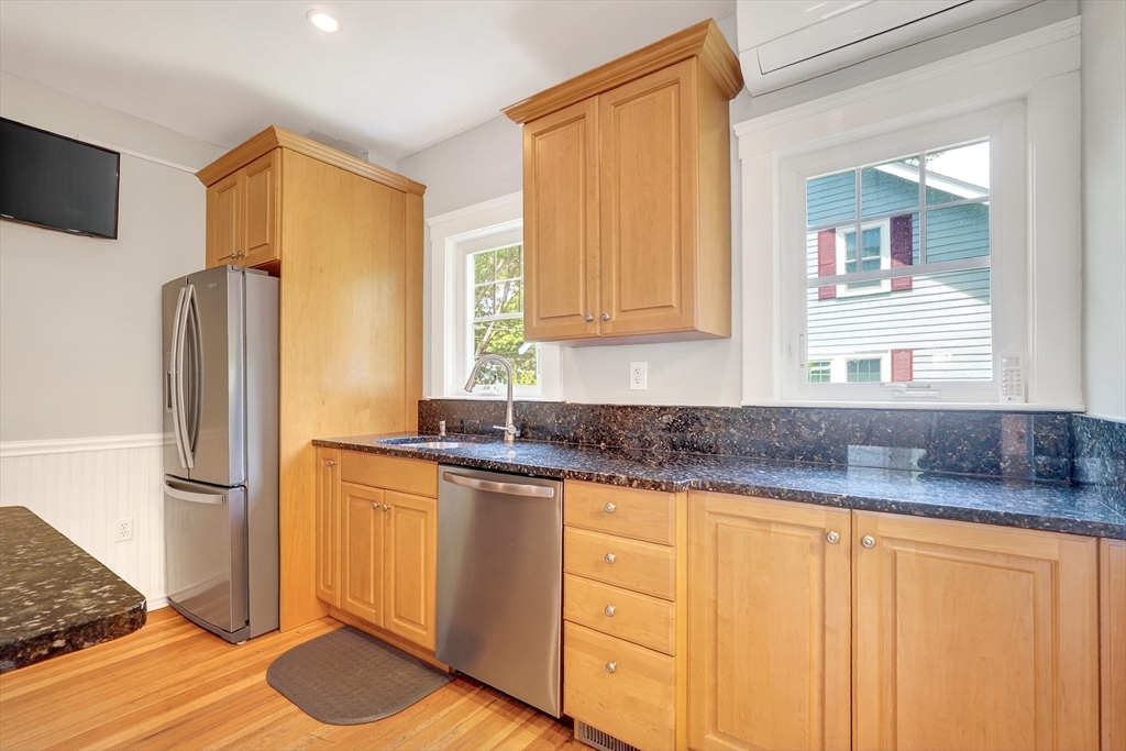 45 Maple Road Melrose, MA 02176 - Photo 18 of 38
