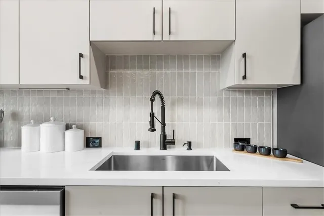 $300,000 | 250 Pharr Road Northeast, Unit 704, Atlanta, GA 30305