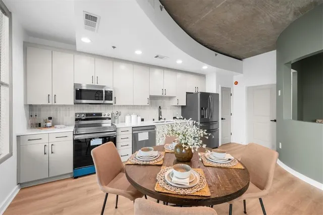 $300,000 | 250 Pharr Road Northeast, Unit 704, Atlanta, GA 30305