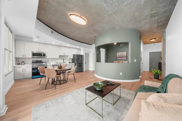 $300,000 | 250 Pharr Road Northeast, Unit 704, Atlanta, GA 30305