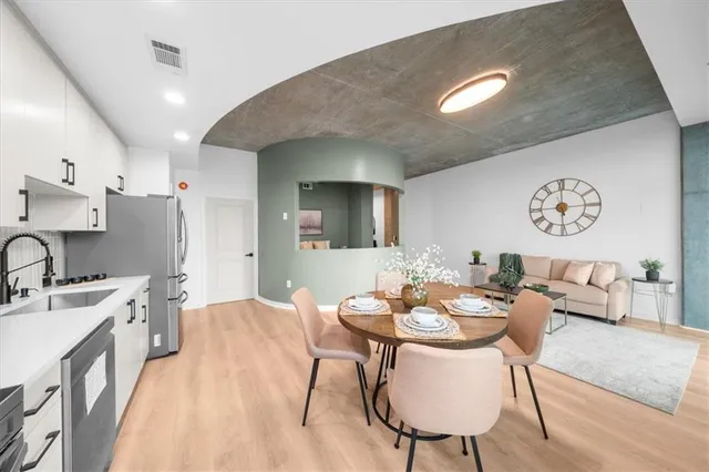 $300,000 | 250 Pharr Road Northeast, Unit 704, Atlanta, GA 30305