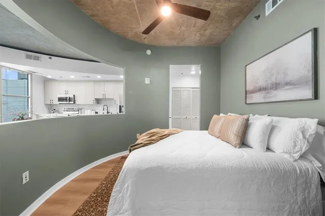 $300,000 | 250 Pharr Road Northeast, Unit 704, Atlanta, GA 30305