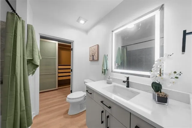 $300,000 | 250 Pharr Road Northeast, Unit 704, Atlanta, GA 30305