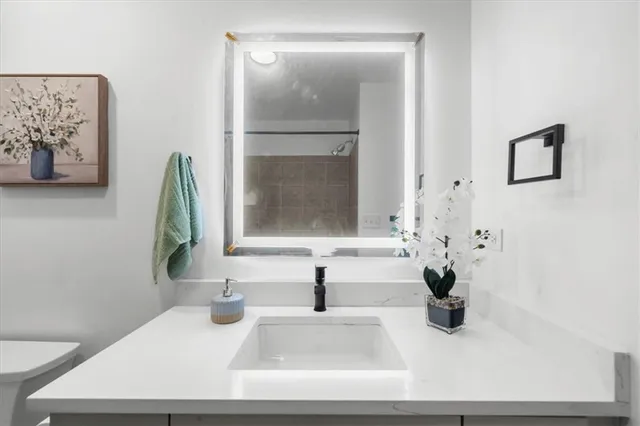 $300,000 | 250 Pharr Road Northeast, Unit 704, Atlanta, GA 30305