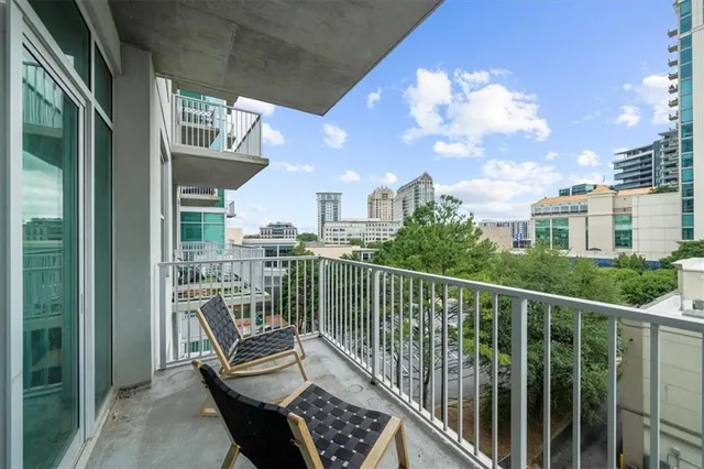 $300,000 | 250 Pharr Road Northeast, Unit 704, Atlanta, GA 30305