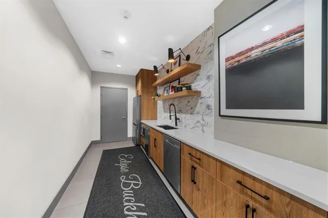 $300,000 | 250 Pharr Road Northeast, Unit 704, Atlanta, GA 30305