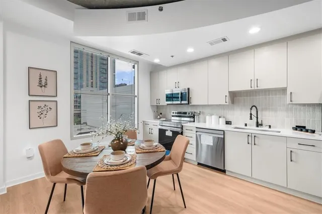 $300,000 | 250 Pharr Road Northeast, Unit 704, Atlanta, GA 30305