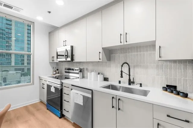 $300,000 | 250 Pharr Road Northeast, Unit 704, Atlanta, GA 30305