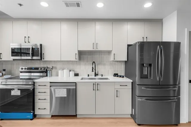 $300,000 | 250 Pharr Road Northeast, Unit 704, Atlanta, GA 30305