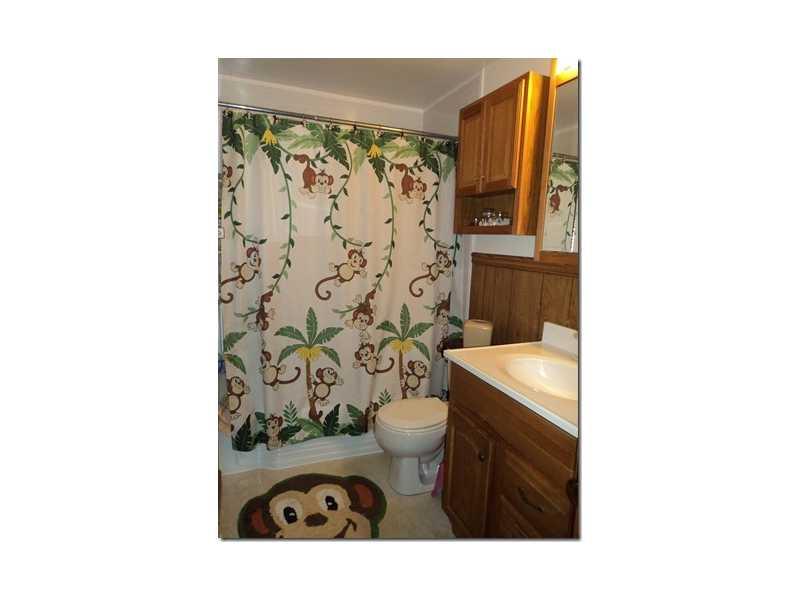 415 North Duffy Road Butler, PA 16001 - Photo 9 of 13 Full Bath.