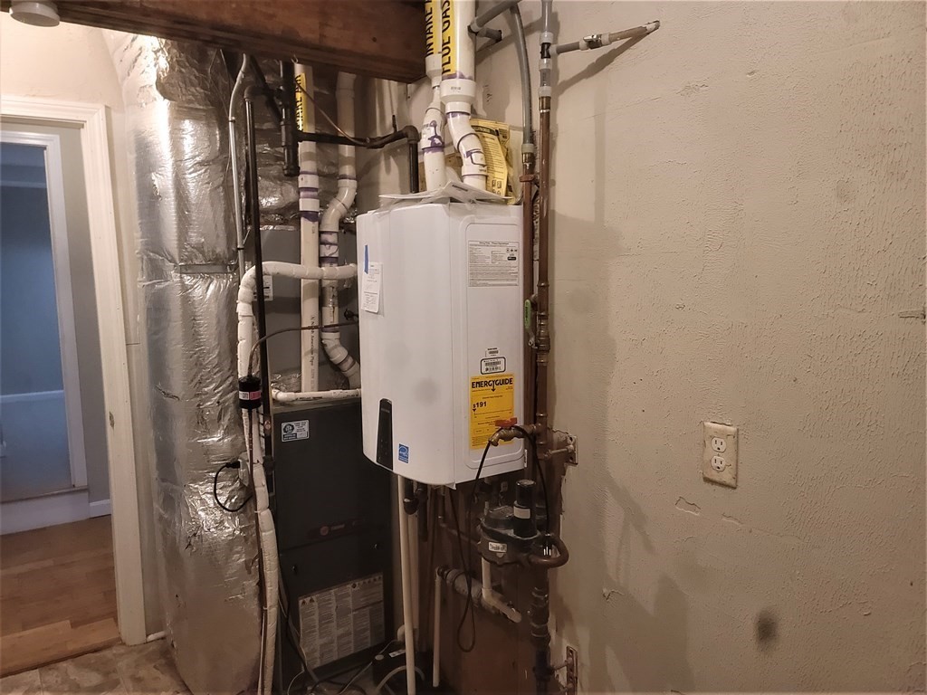 21 Kimball Road Amesbury, MA 01913 - Photo 23 of 23 a bathroom with a shower