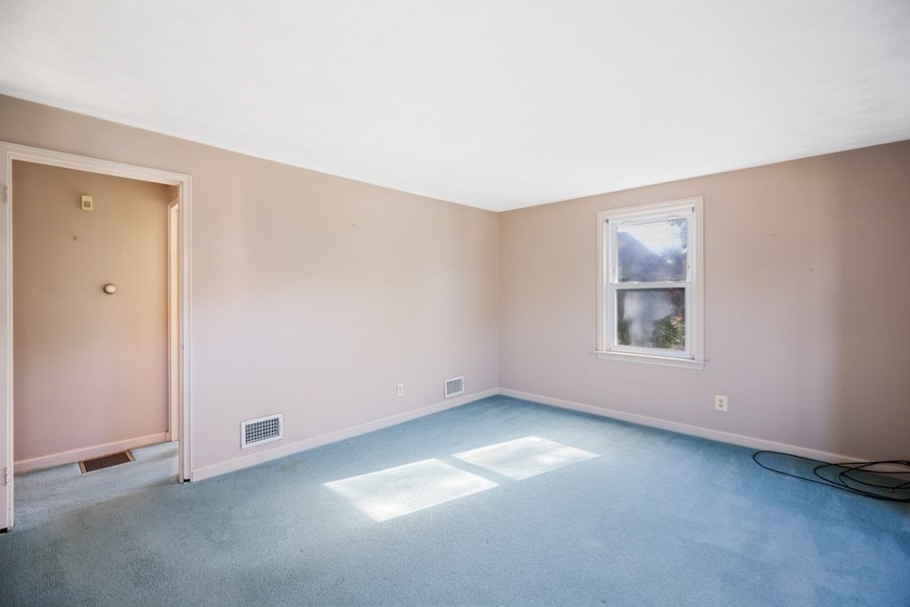 54 Gilman Road Waltham, MA 02452 - Photo 9 of 20 Gallery Image 9