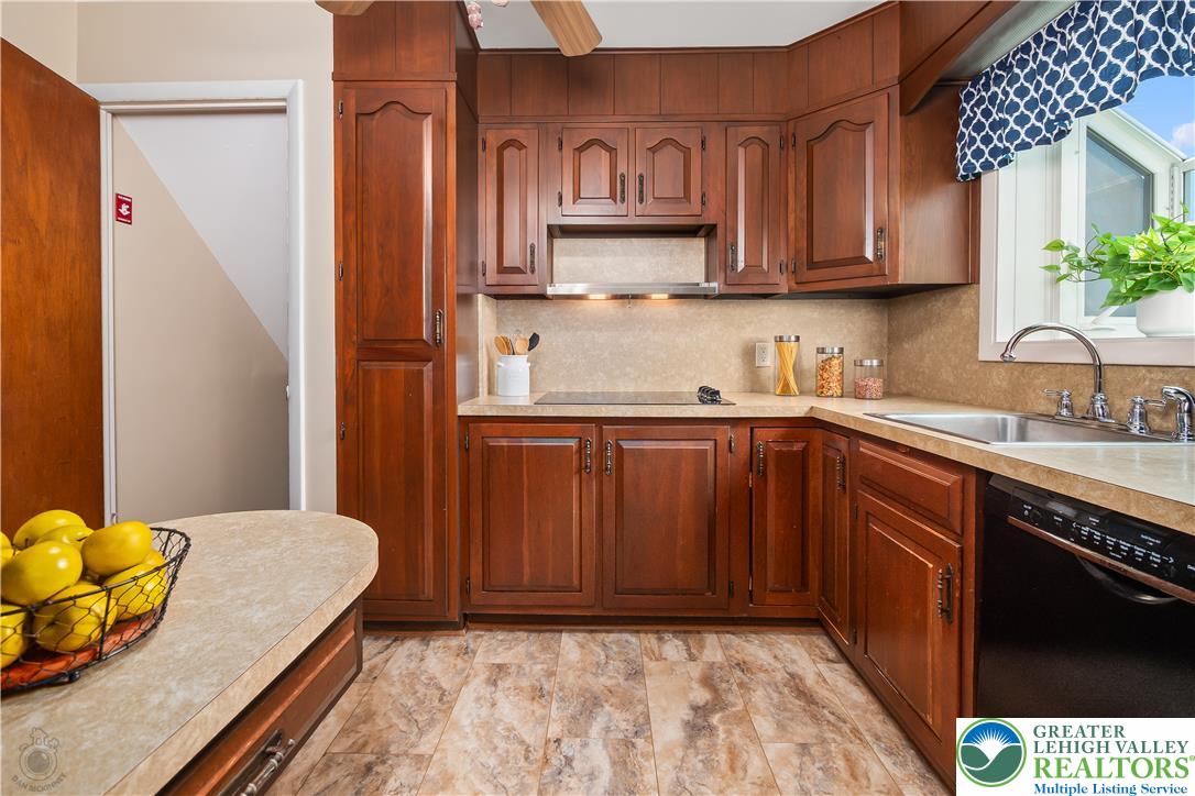 1835 Pinehurst Road Bethlehem, PA 18018 - Photo 10 of 30
