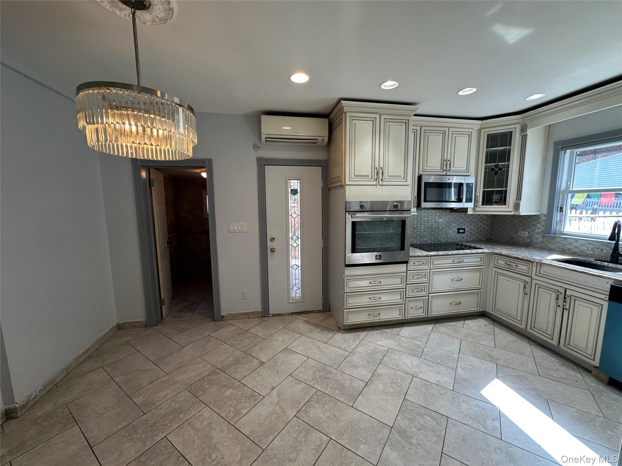 73-32 53rd Road Queens, NY 11378 - Photo 6 of 18