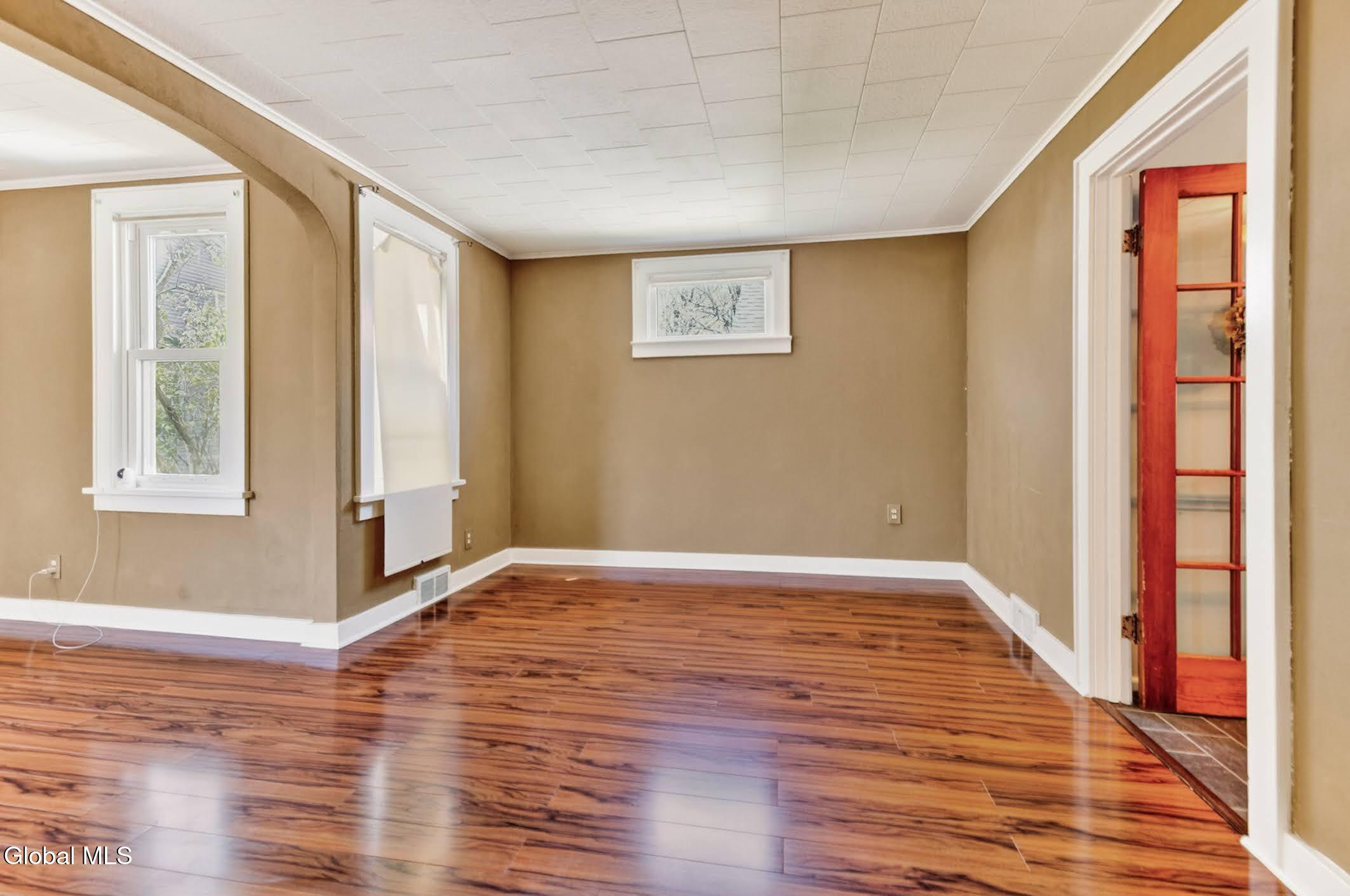 1817 Nott Street Schenectady, NY 12309 - Photo 5 of 37 12- 1817 Nott St